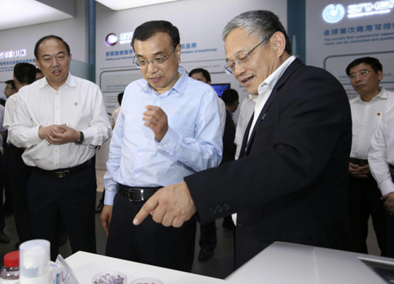 1464221435909046.jpg 艾路明作讲解_副本.jpg